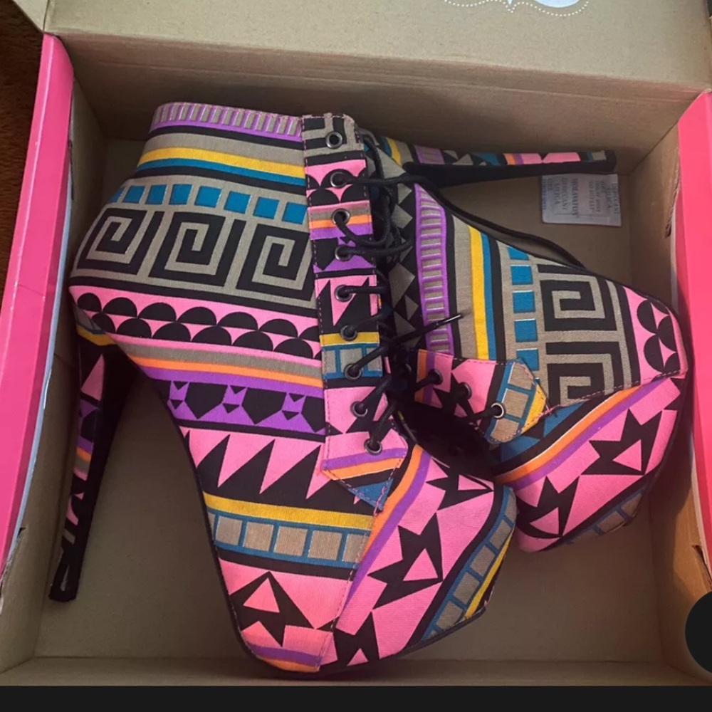 Looking for in size 6.5 asap!!